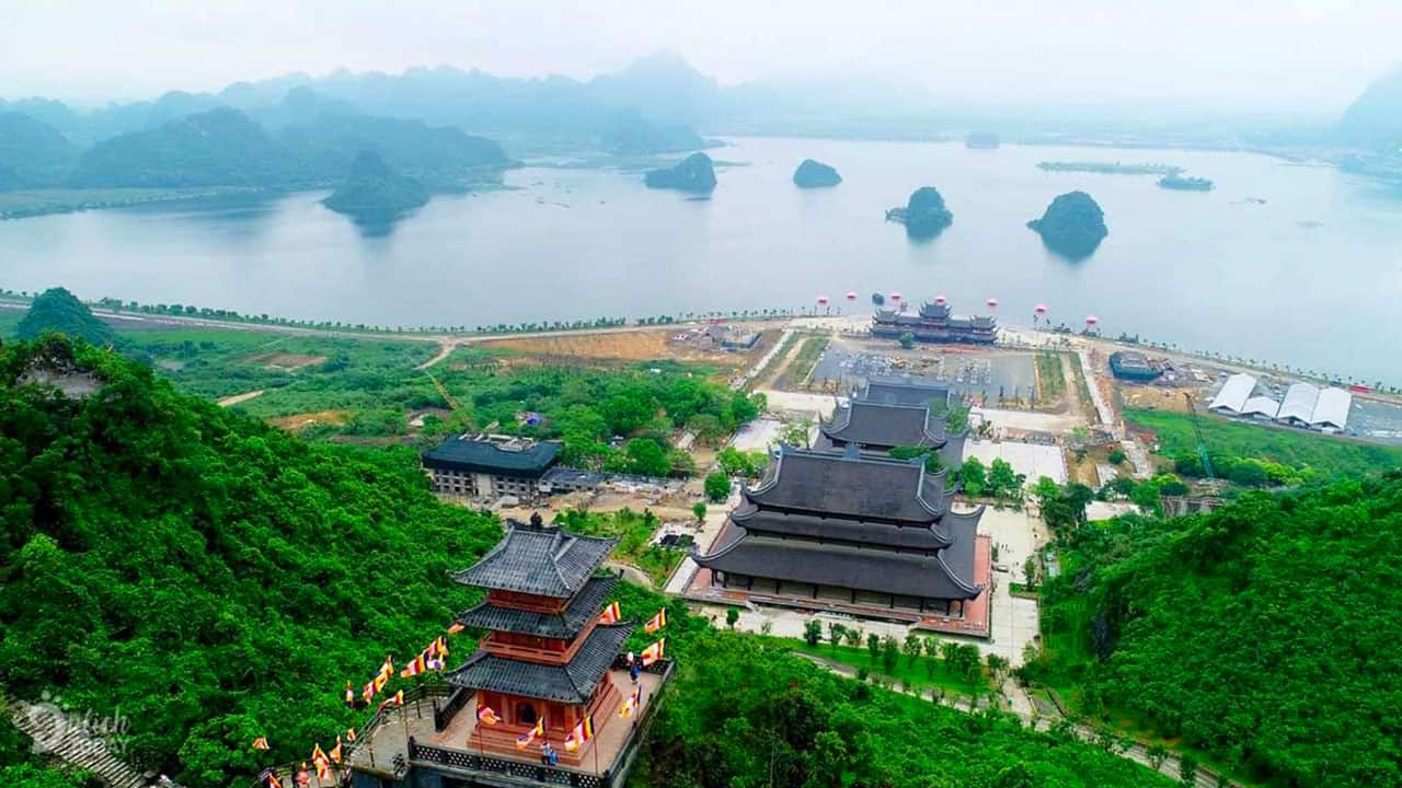 Thuê xe đi Tam Chúc để chiêm ngưỡng ngôi chùa lớn nhất thế giới đang đặt tại Việt Nam