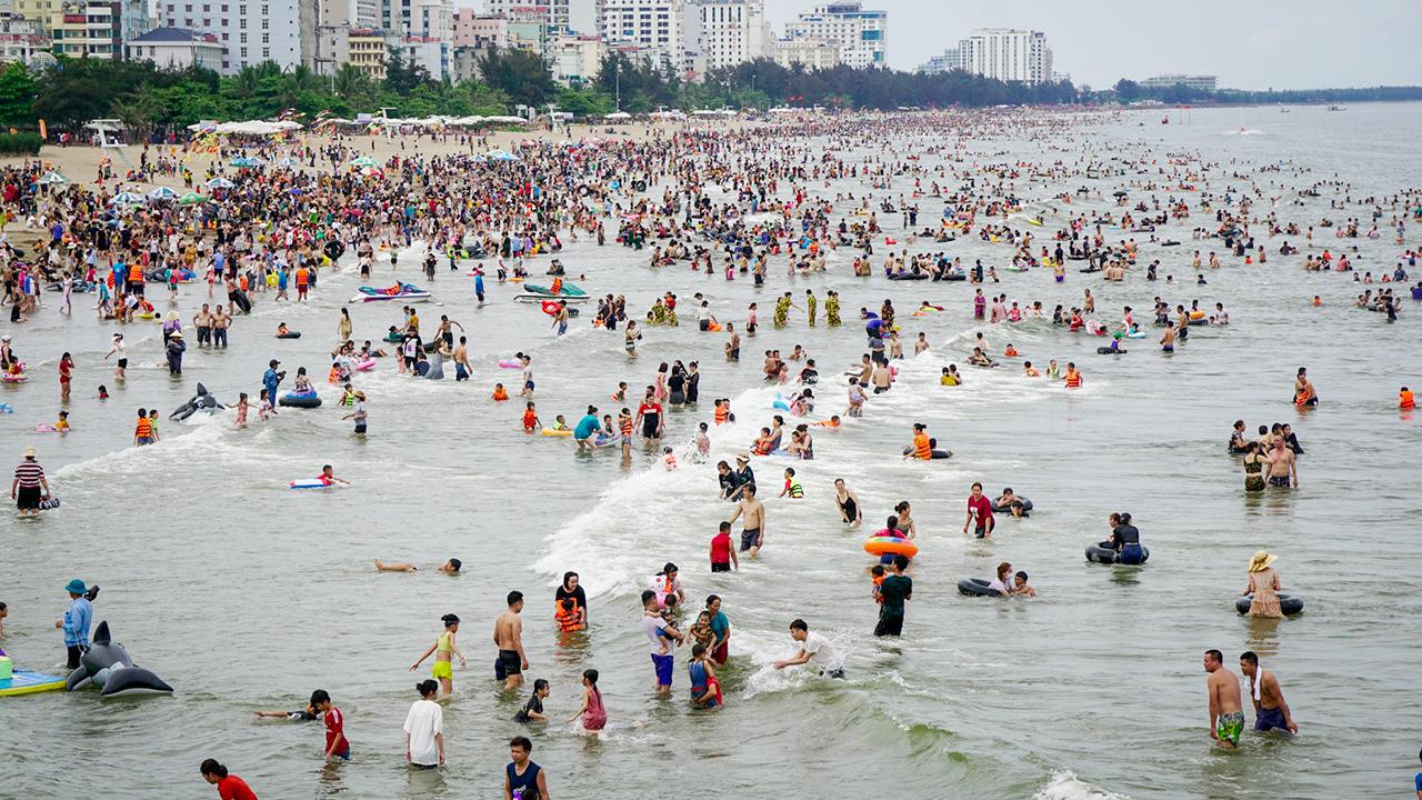 Tắm biển Sầm Sơn