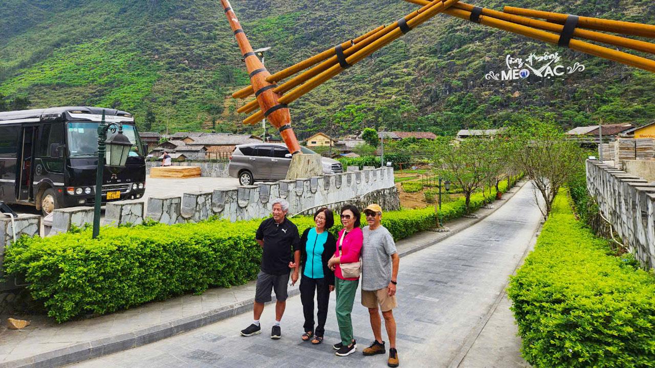 Khách hàng của Đông Phong trải nghiệm dịch vụ thuê xe đi Hà Giang