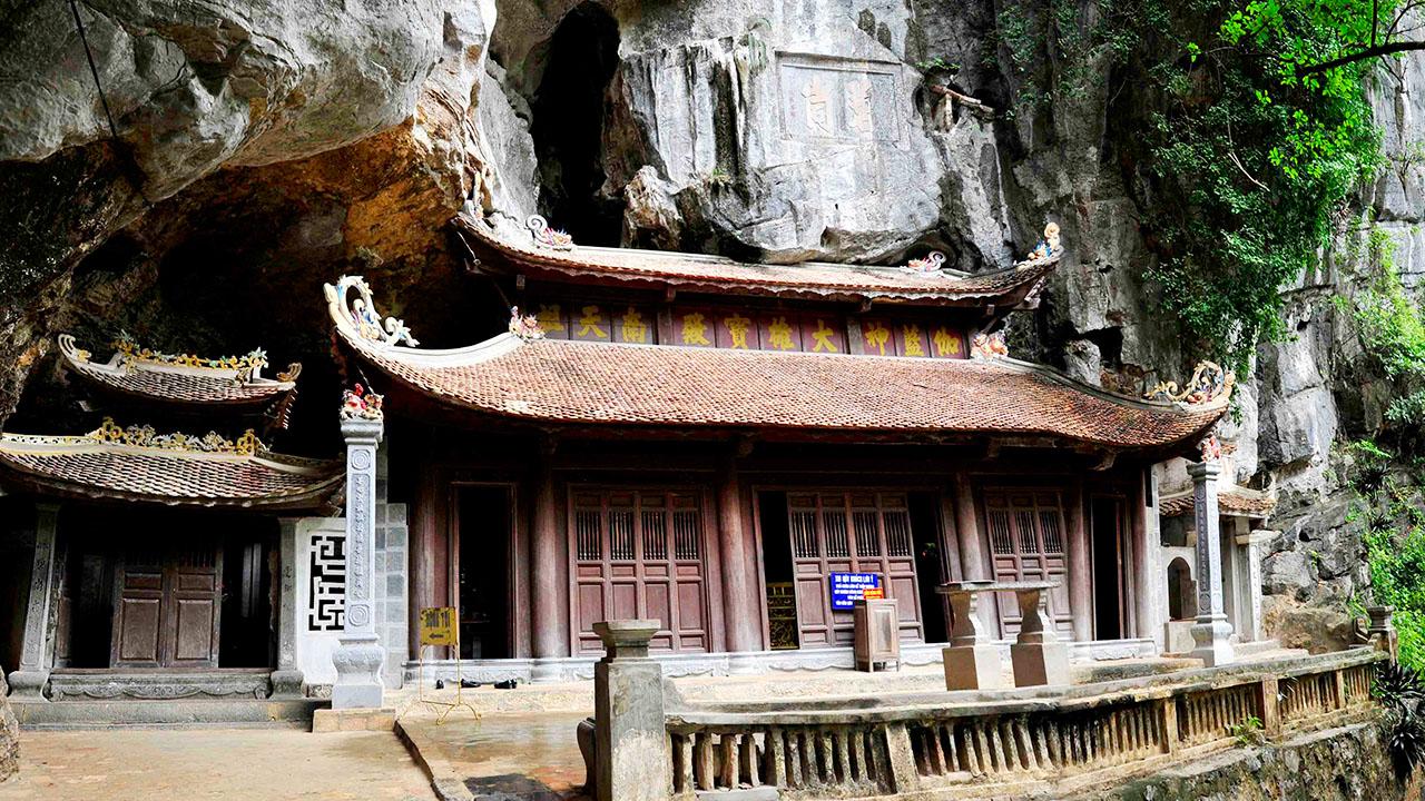 Cultural Sites: Bich Dong Pagoda
