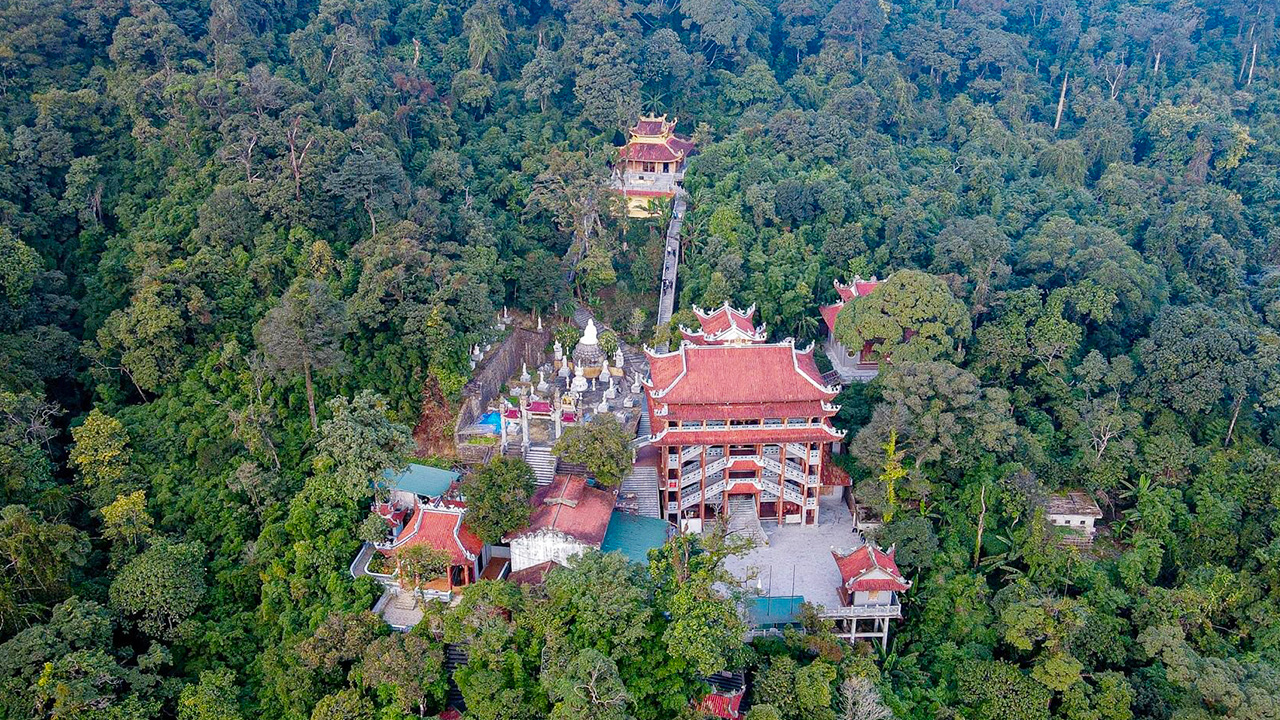 Đền Bà Chúa Thượng Ngàn