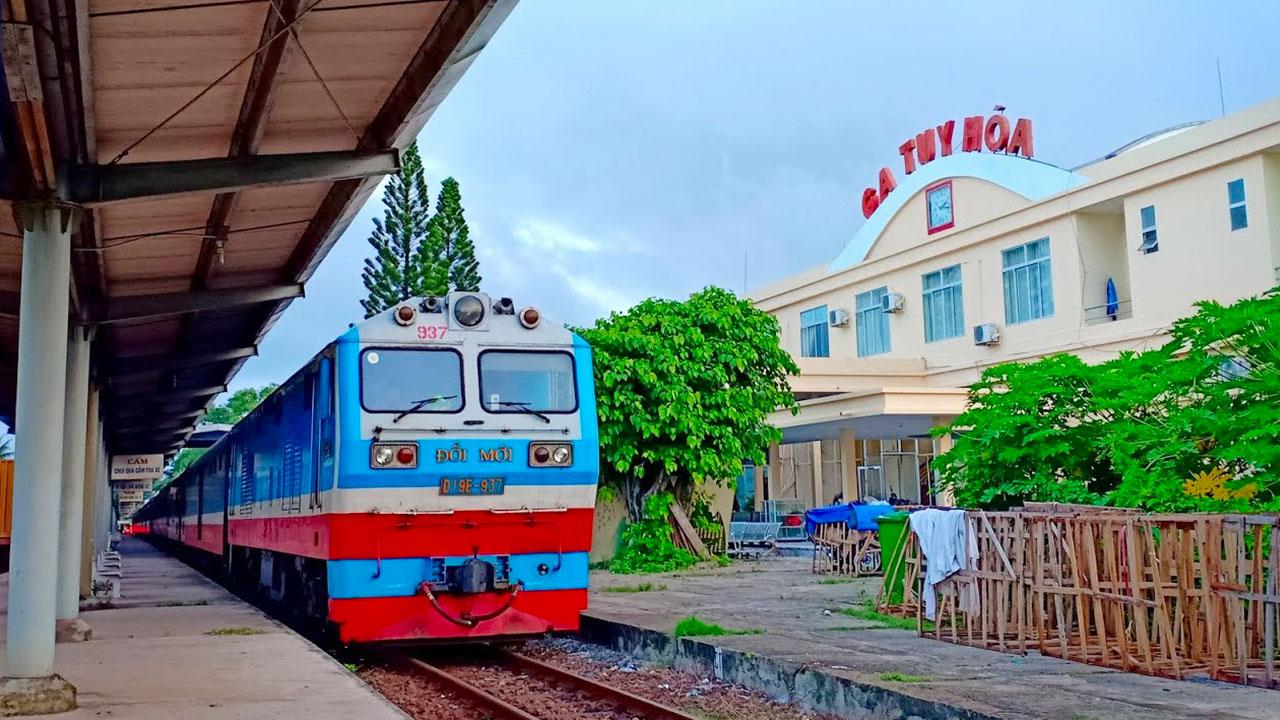 Di chuyển tới Phú Yên bằng tàu hỏa
