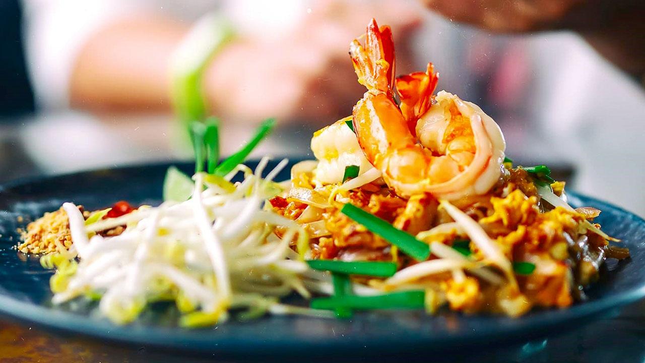 Du lịch Thái Lan đừng bỏ qua phở khô xào tôm