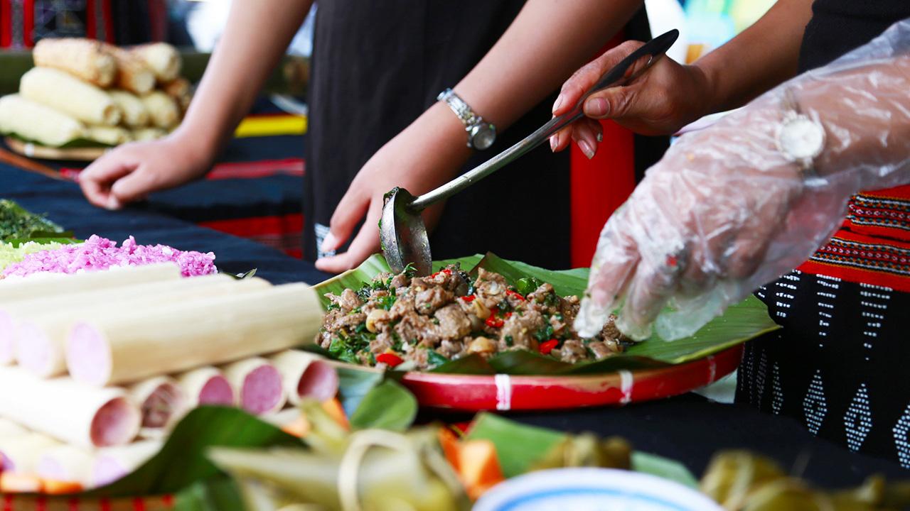Cơm lam Tú Lệ