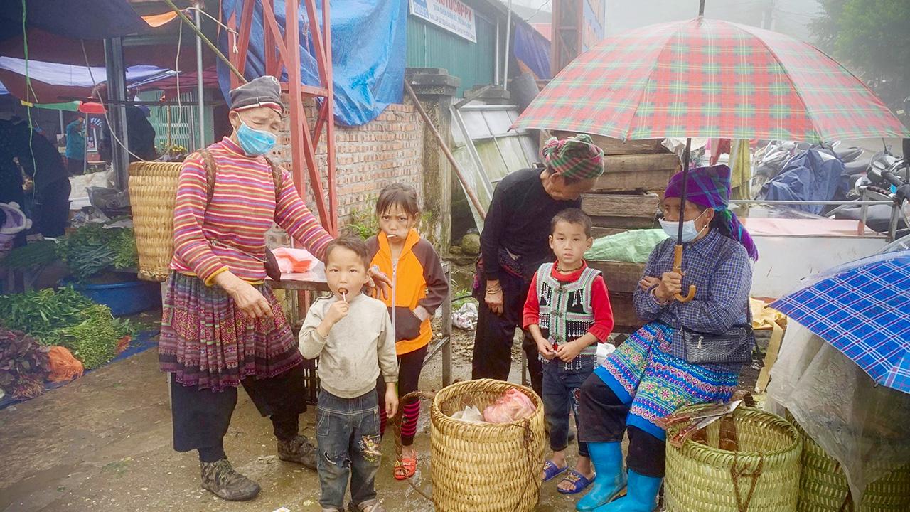 Chợ phiên Y Tý