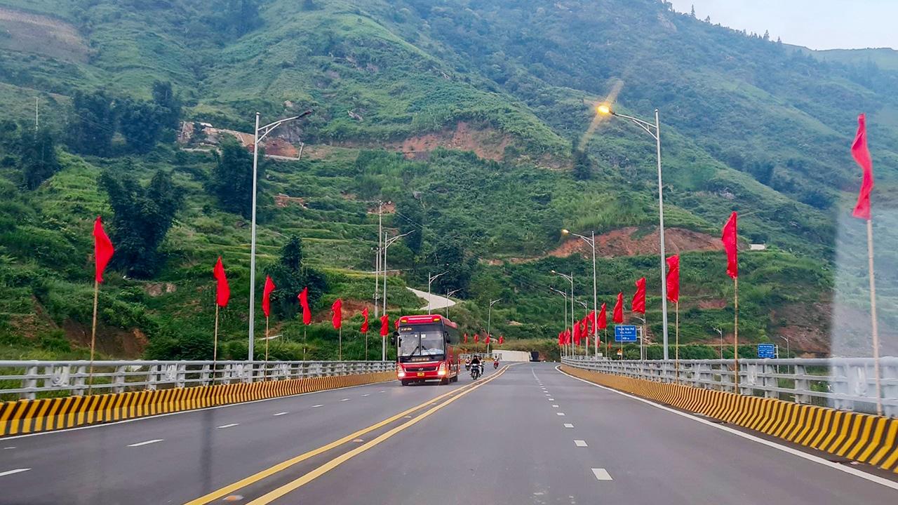 Cao tốc Hà Nội đến Lào Cai
