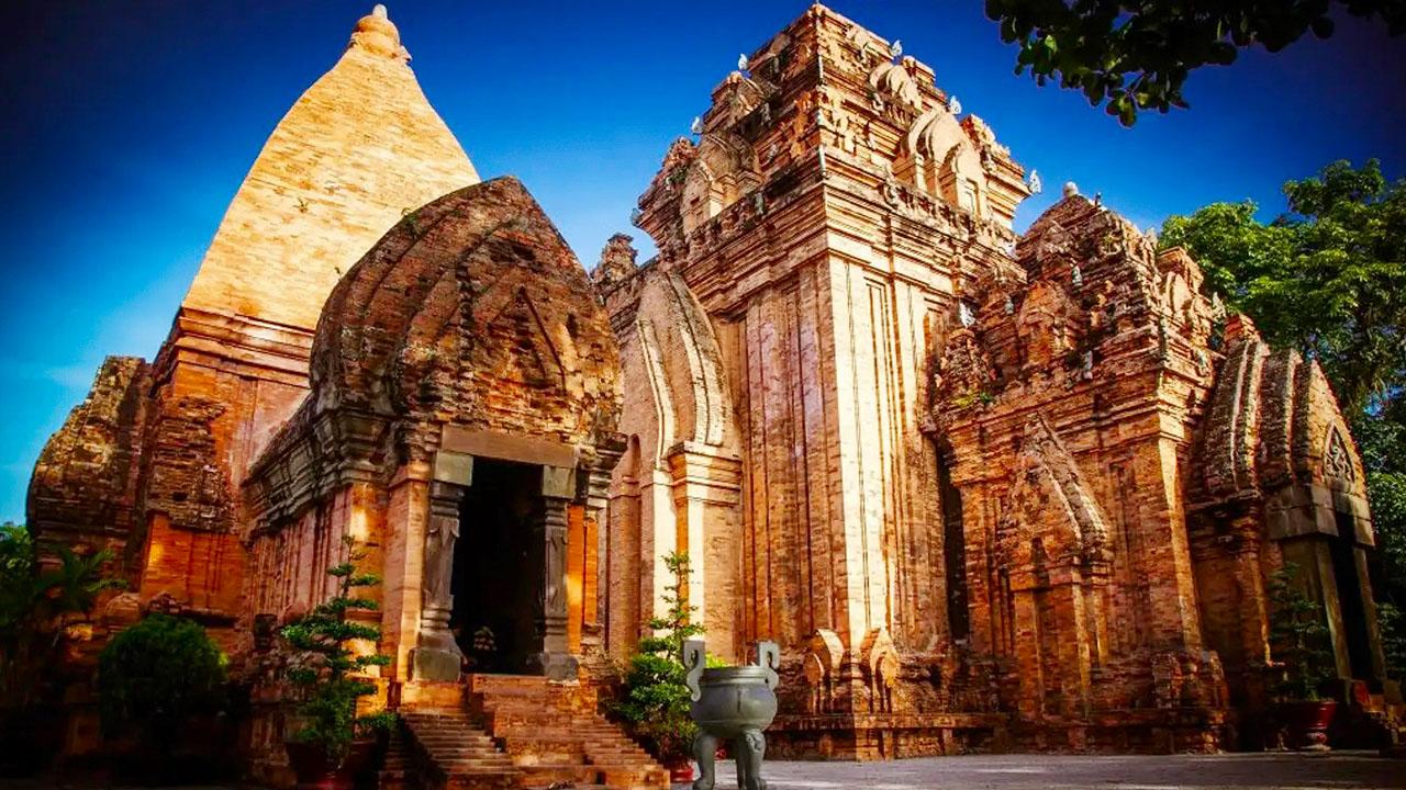 Tháp Bà Ponagar Nha Trang – Di tích Chăm cổ kính