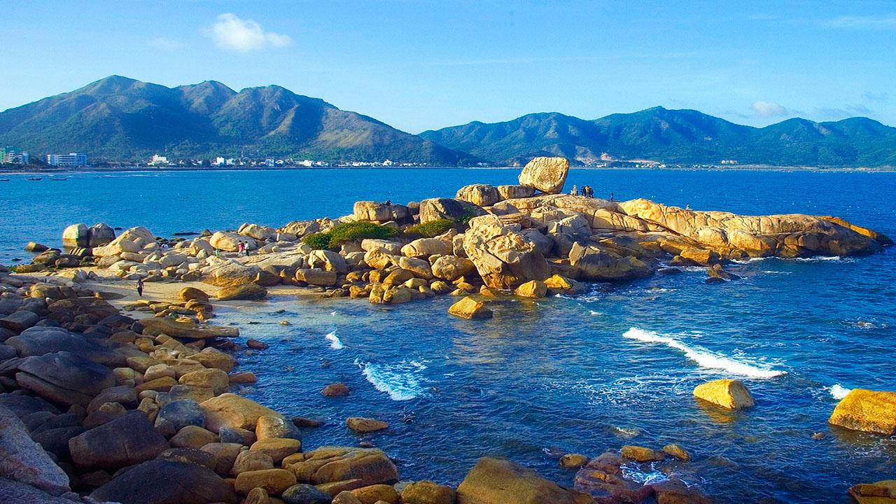 Hòn Chồng – Hòn Vợ Nha Trang – Biểu tượng tình yêu của biển
