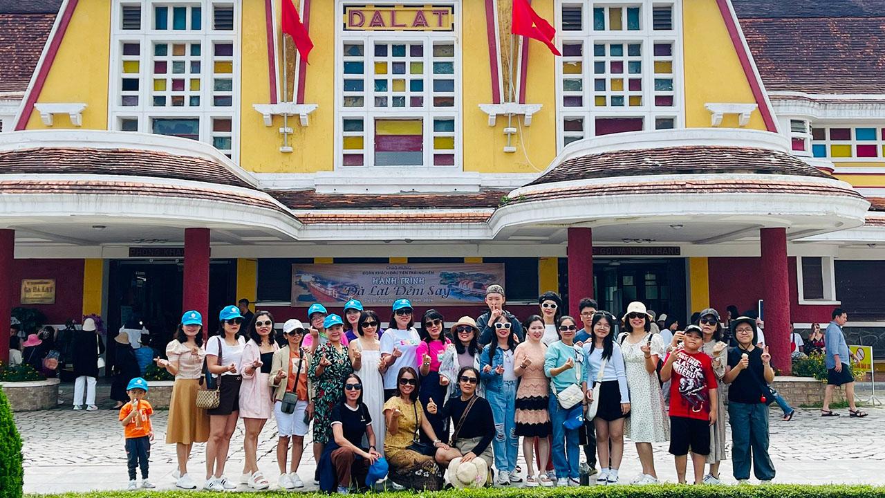 Trải nghiệm độc đáo với tour thăm đảo Yến – thương hiệu du lịch thuộc Yến Sào Khánh Hòa.