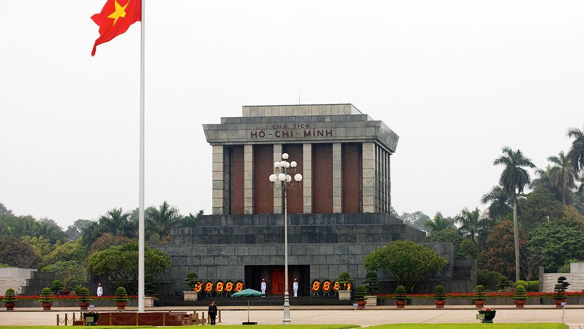 quảng trường Ba Đình, Lăng Chủ tịch Hồ Chí Minh, địa điểm du lịch nổi tiếng ở Hà Nội