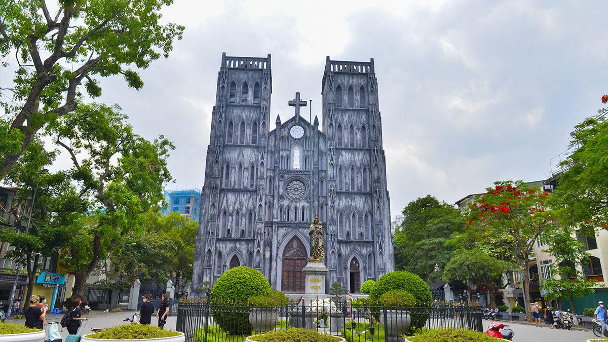 nhà thờ lớn Hà Nội, kiến trúc Gothic Pháp cổ kính, điểm du lịch nổi tiếng trung tâm thủ đô